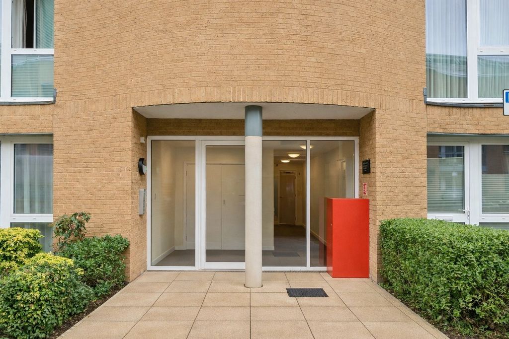 Additional image 12 of 2 bed flat for saleAlmansa Way, Lymington SO41