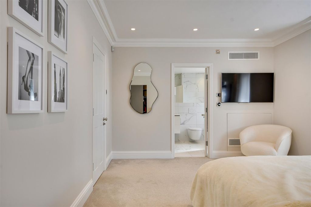 Additional image 29 of 6 bed detached house for saleWambrook Close, Hutton Mount, Brentwood CM13