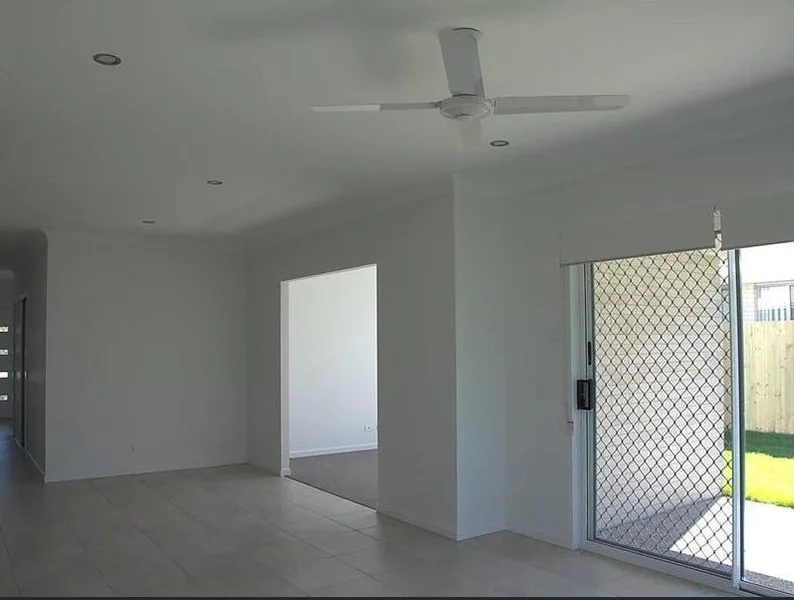 33 Arburry Crescent, Brassall QLD 4305 photo 4
