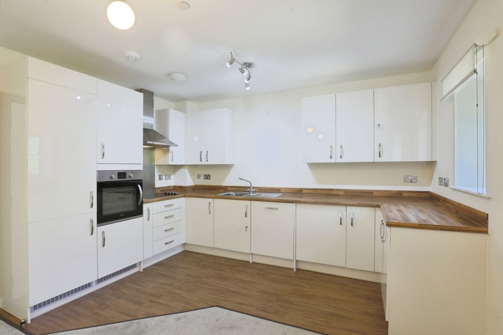 2 bed flat for saleSargent Square, Broadway, Worcestershire WR12 photo 3