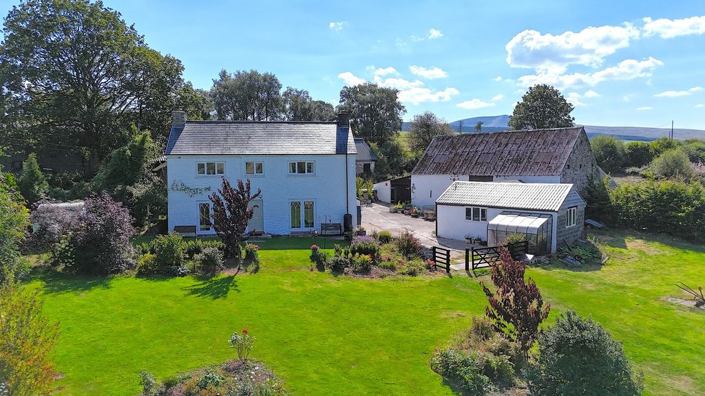 4 bed detached house for saleTrecastle, Brecon, Powys. LD3