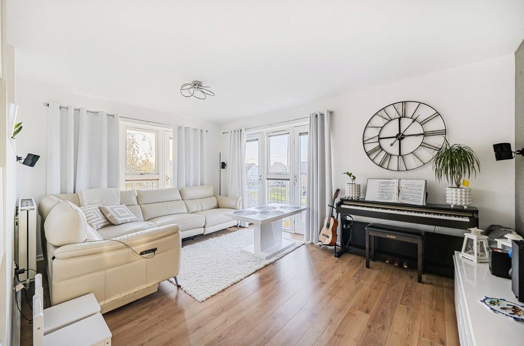 Additional image 2 of 2 bed flat for saleLondon Road, Binfield, Bracknell, Berkshire RG42