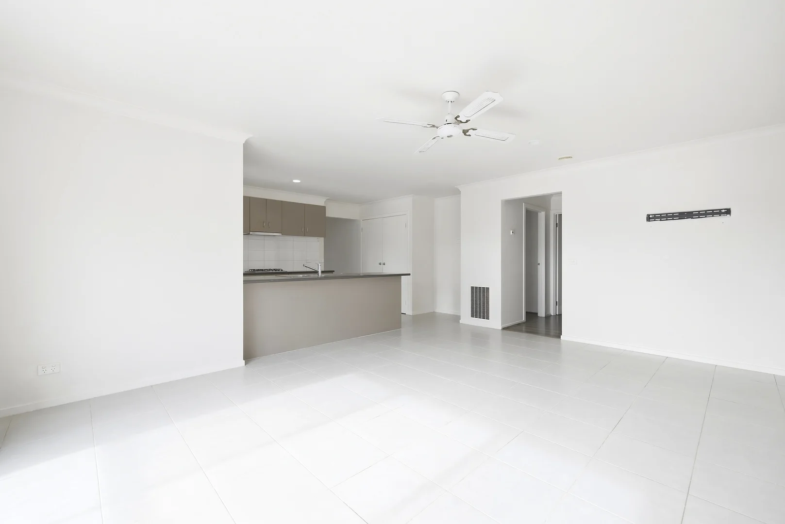 Additional image 5 of 14 St Mellion Close, Sunbury VIC 3429