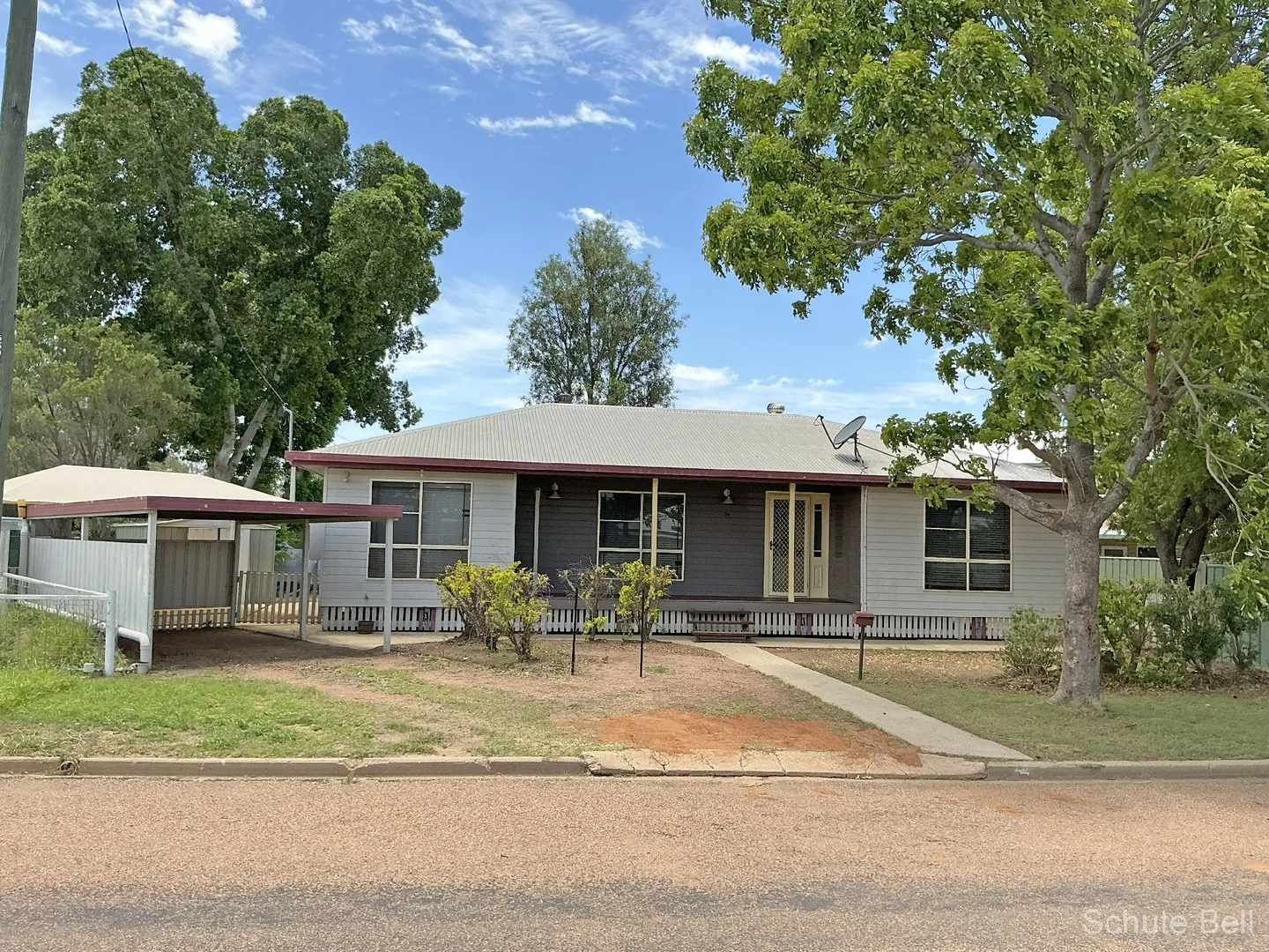 74 Falcon St, Longreach QLD 4730