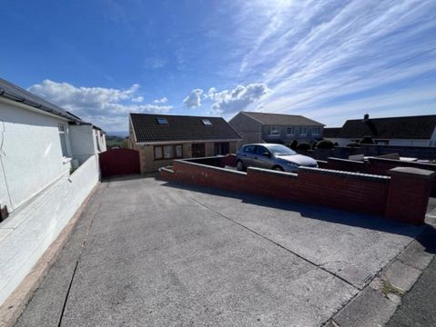Basement Flat, 3 Penlan Grove Treboeth Swansea SA5