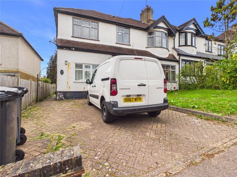 11 Melrose Road, Coulsdon, Surrey CR5, Maisonette to rent