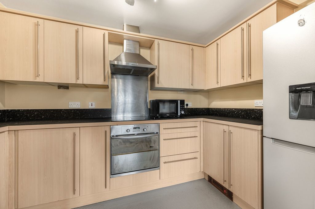 Additional image 8 of 2 bed flat for salePark Street, Bridgend CF31