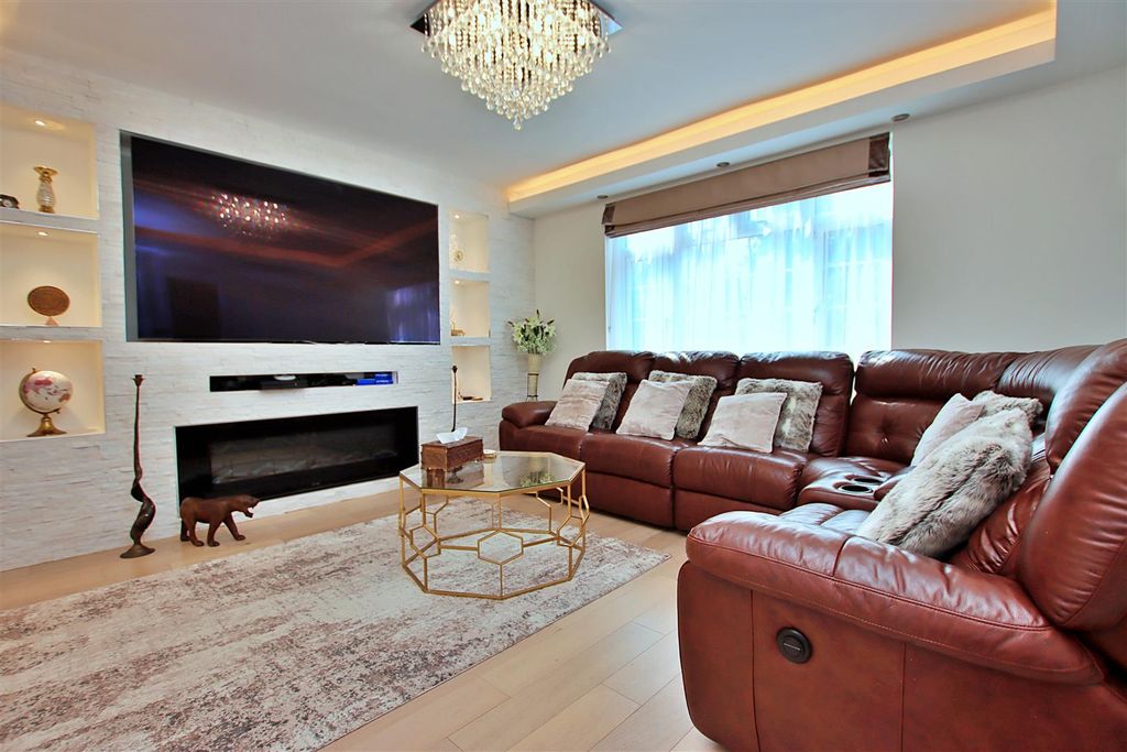 Additional image 4 of 4 bed semi-detached house for saleTheobald Street, Borehamwood WD6