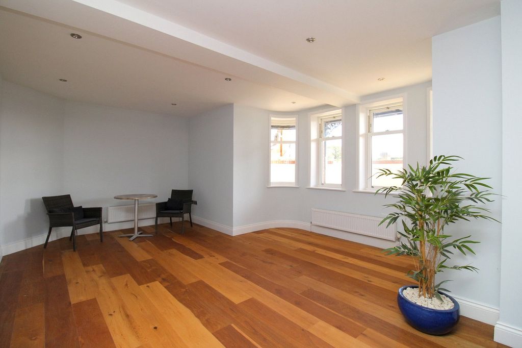 Additional image 2 of 2 bed flat for saleChevalier Road, Felixstowe, Suffolk IP11