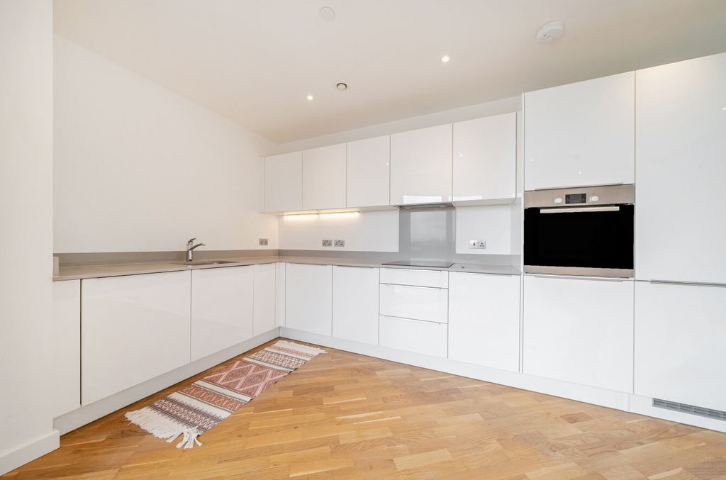Additional image 3 of 2 bed flat for saleSt. Marks Square, Bromley BR2