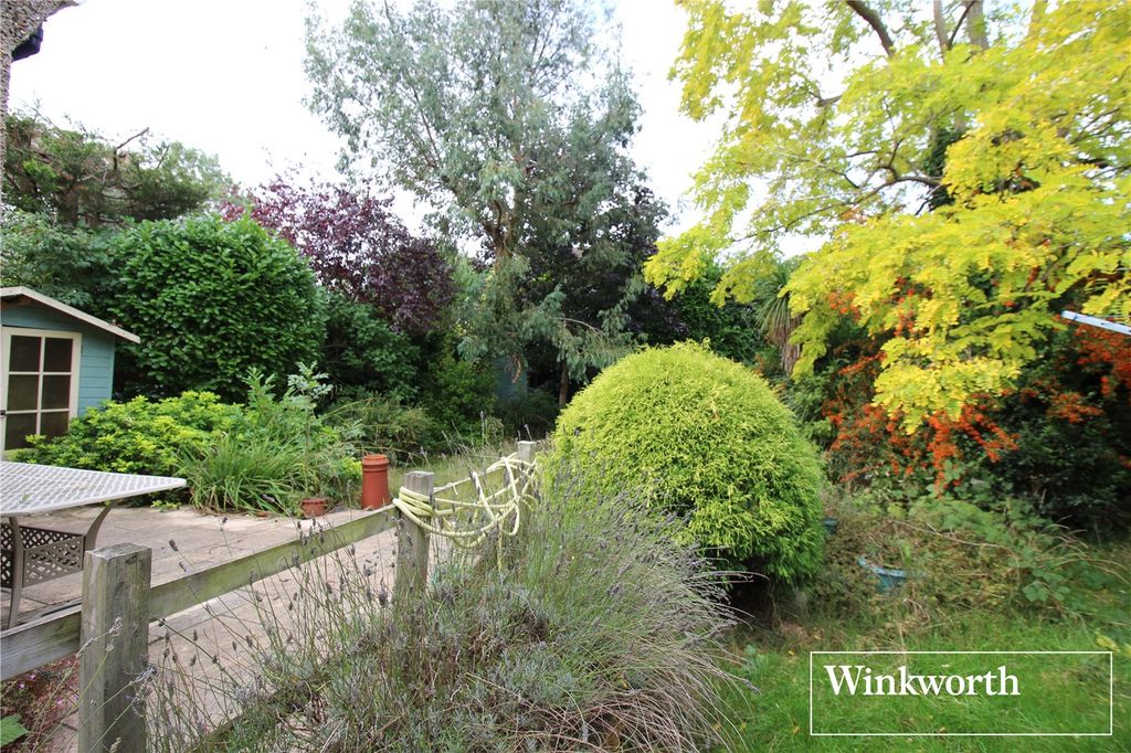 Additional image 16 of 3 bed semi-detached house for saleCardinal Avenue, Borehamwood, Hertfordshire WD6