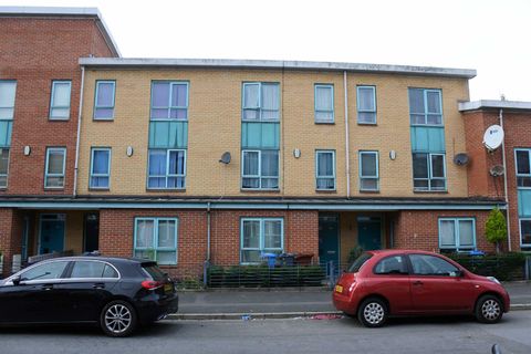Broadfield Road, Manchester M14