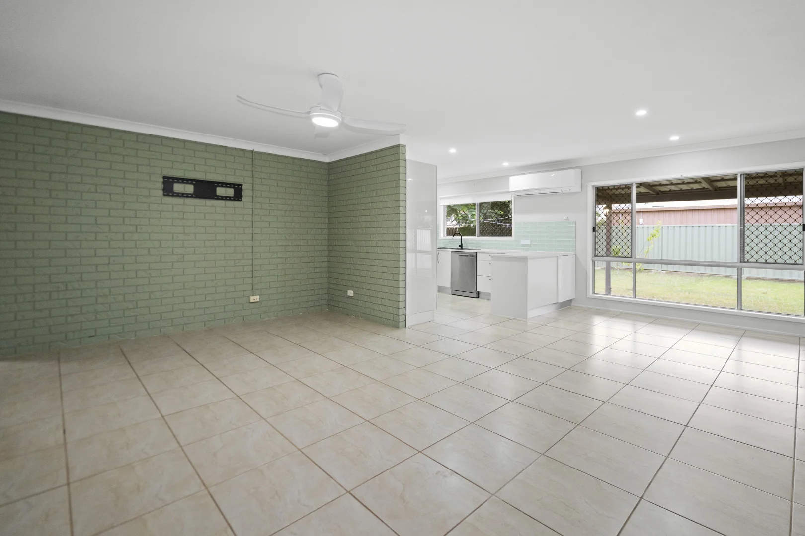 30 Sunset Drive, Thabeban QLD 4670 photo 3