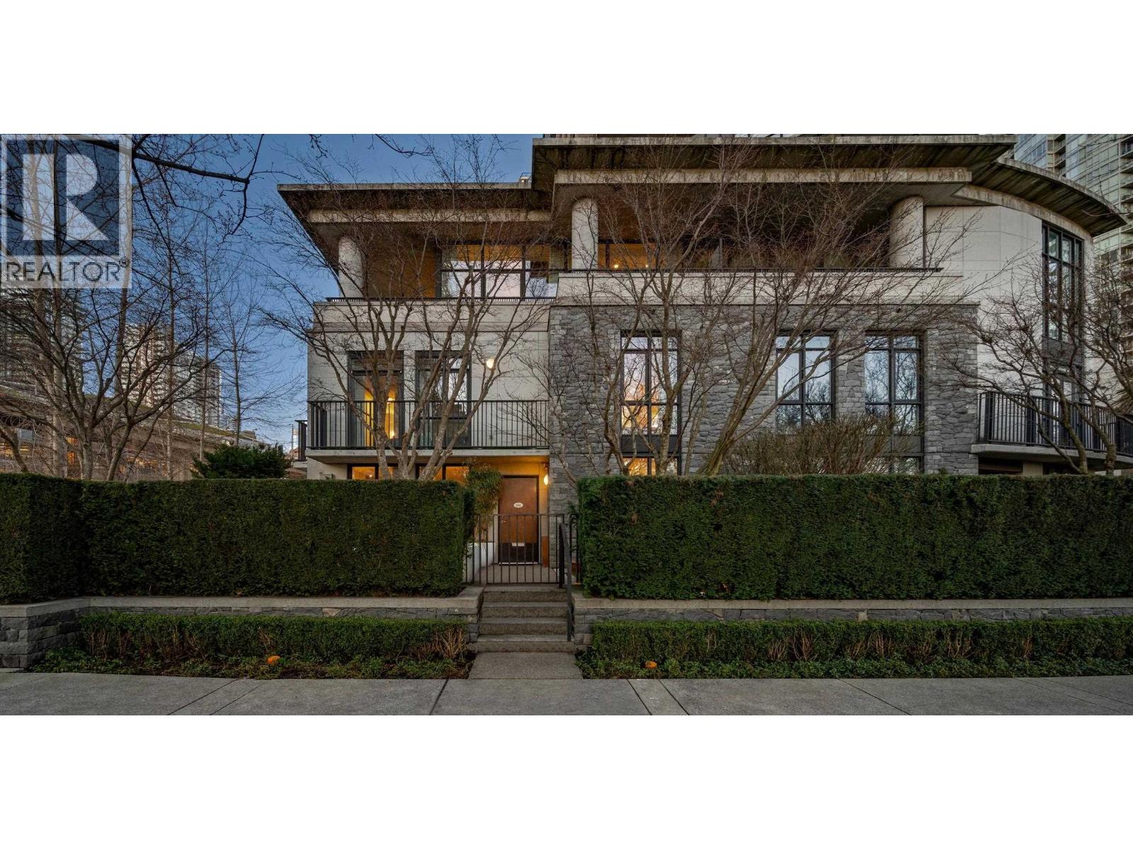 595 BEACH CRESCENT