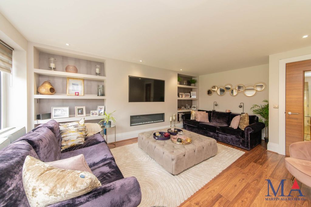 Additional image 3 of 5 bed detached house for saleRed Road, Borehamwood WD6