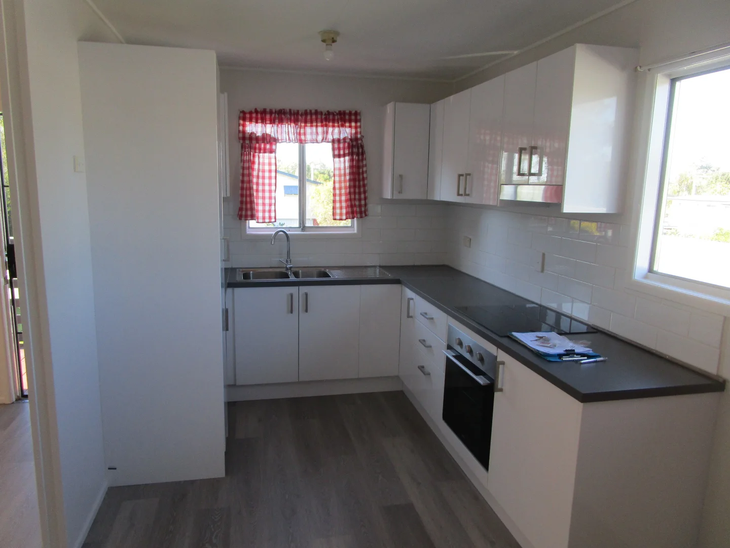 31 Spring Street, Deception Bay QLD 4508 photo 4