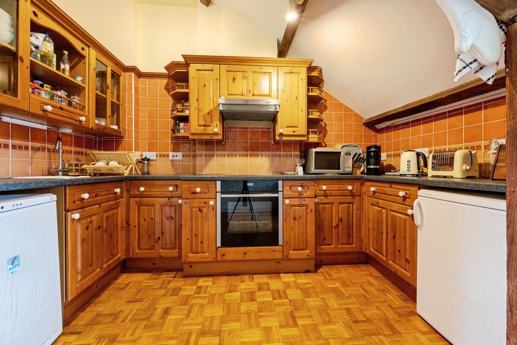 2 bed flat for saleFore Street, Camelford PL32