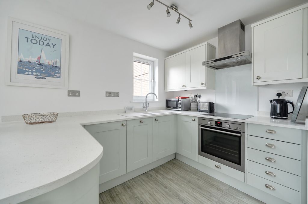 2 bed flat for saleBay View Road, Woolacombe, Devon EX34 photo 2