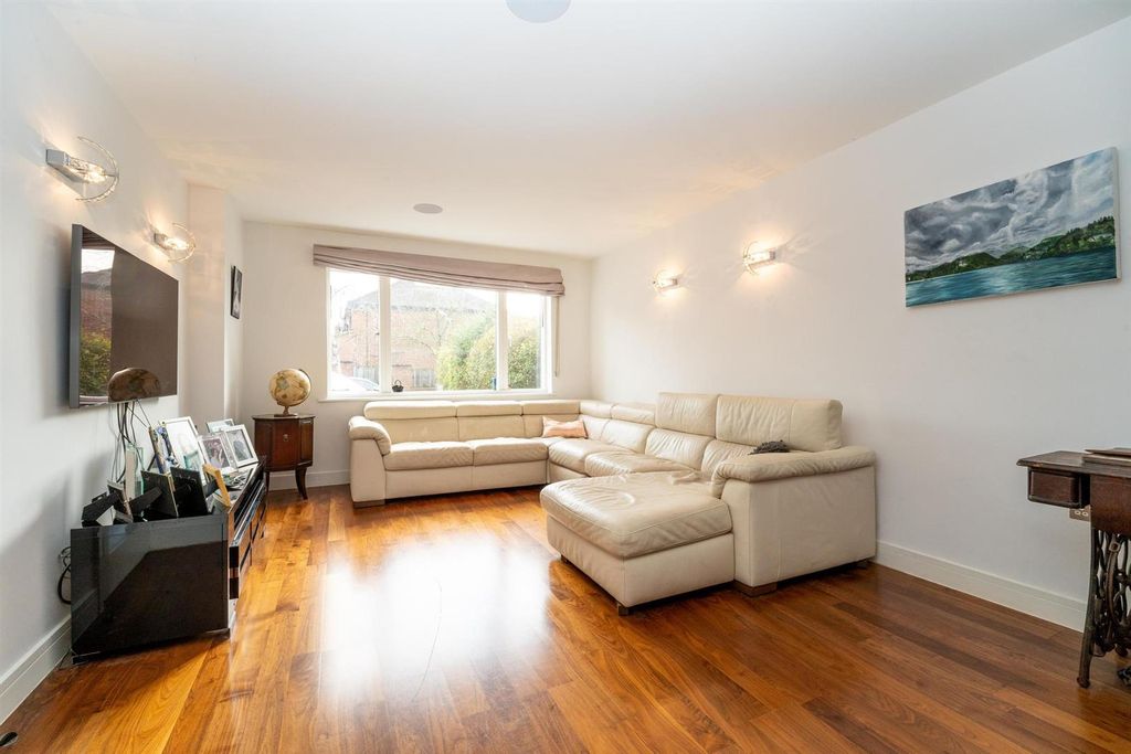 Additional image 3 of 4 bed semi-detached house for saleOakwood Avenue, Borehamwood WD6