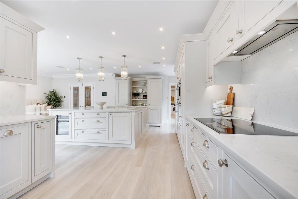 Additional image 11 of 6 bed detached house for saleWambrook Close, Hutton Mount, Brentwood CM13