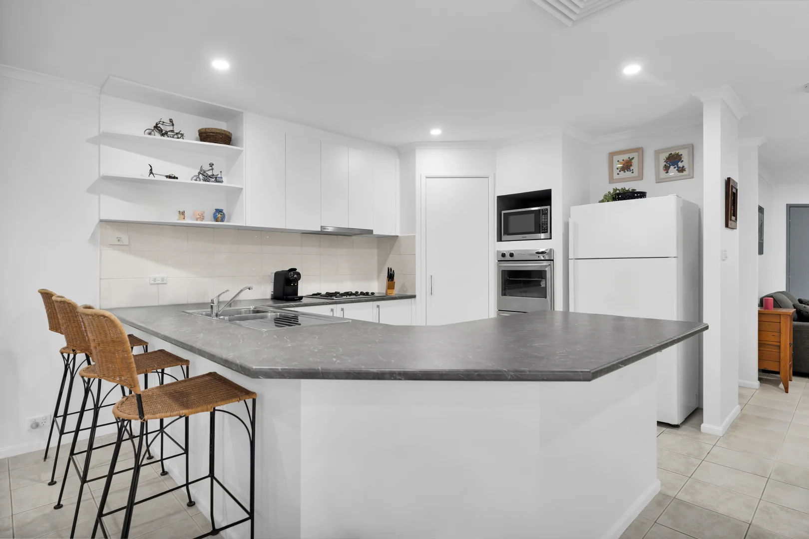 7 Anich Close, Prestons NSW 2170 photo 3