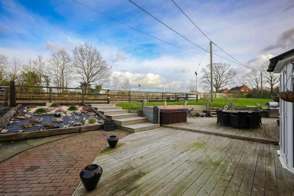 Additional image 18 of 6 bed detached house for saleGoughs Barn Lane, Warfield RG42