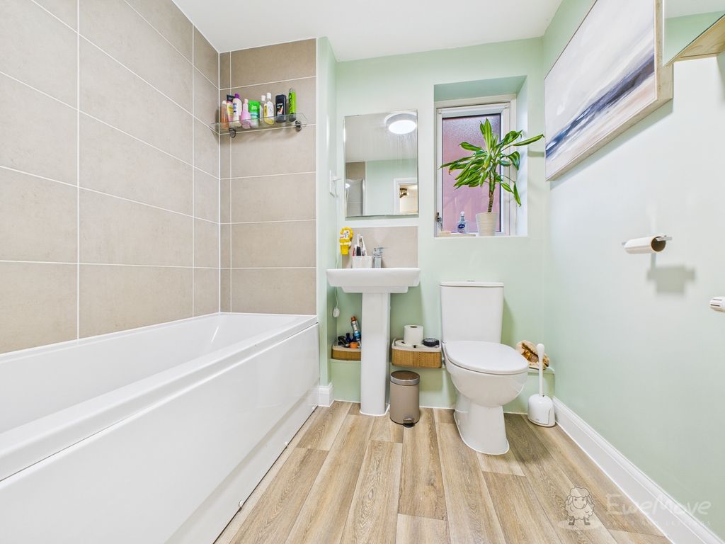 Additional image 6 of 2 bed flat for saleLouisburg Avenue, Bordon, Hampshire GU35
