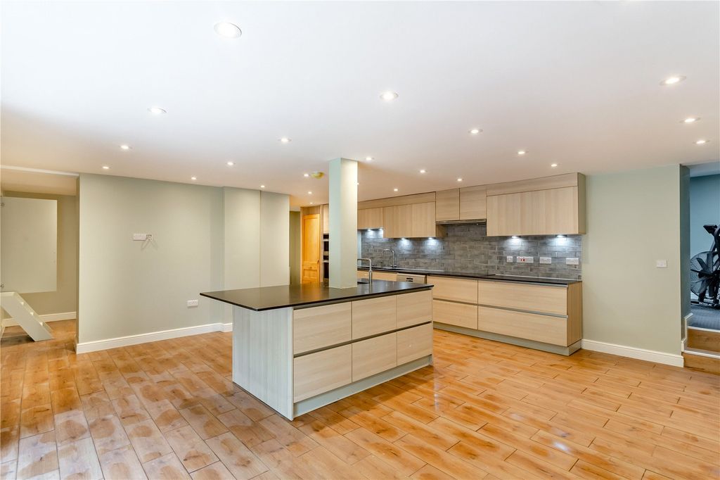 Additional image 3 of 3 bed flat for saleApartment E, The Hollies, Weetwood Lane, Leeds LS16