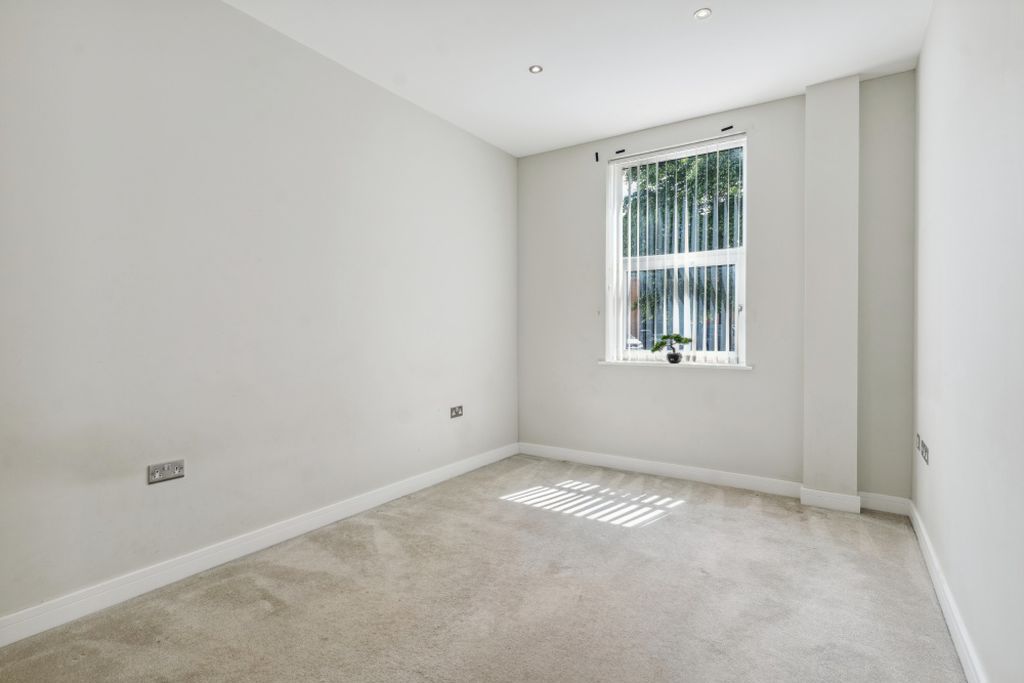 Additional image 9 of 2 bed flat for saleFurlong Road, Bourne End SL8