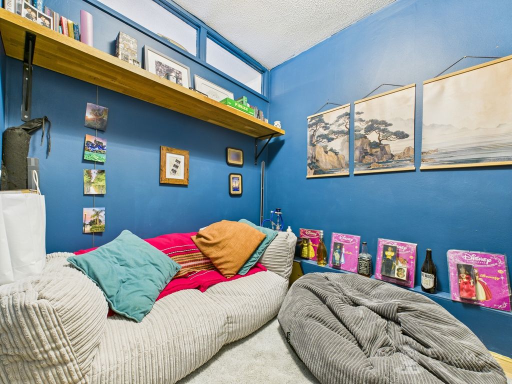 Additional image 5 of 2 bed flat for saleHollybrook Court Chalet Hill, Bordon, Hampshire GU35