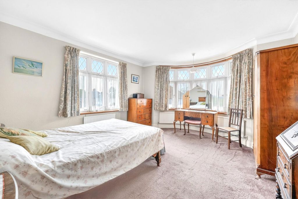 Additional image 8 of 3 bed semi-detached house for saleBoston Gardens, Brentford TW8