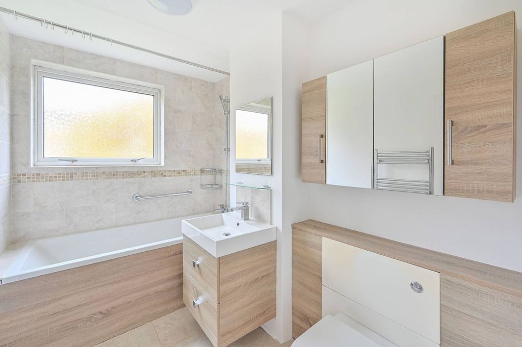 Additional image 7 of 3 bed flat for saleThe Shimmings, Guildford GU1