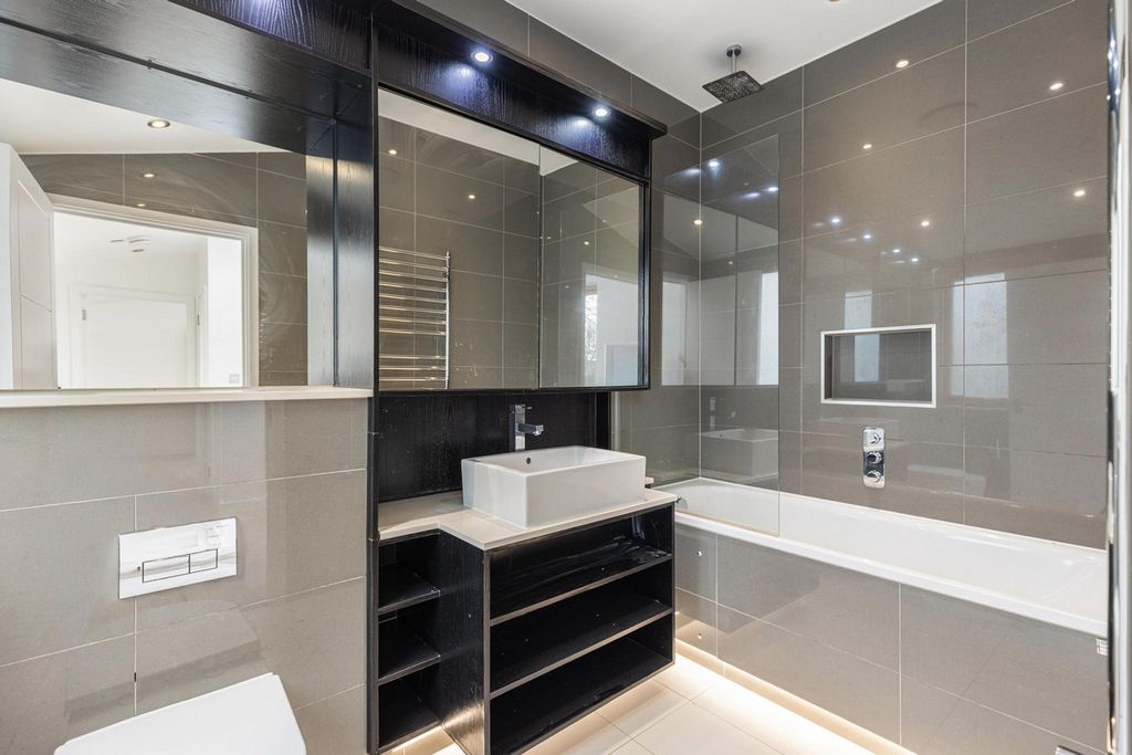 Additional image 11 of 4 bed semi-detached house for saleGibsons Place, Brentford TW8