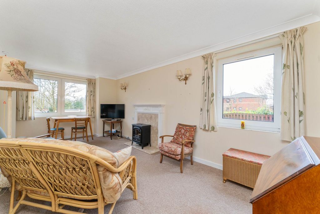 Additional image 2 of 1 bed flat for saleElphinstone Court, Kilmacolm PA13