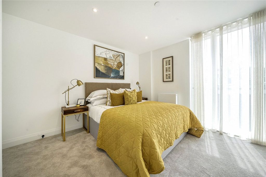 Additional image 9 of 2 bed flat for saleTweedy Road, Bromley BR1