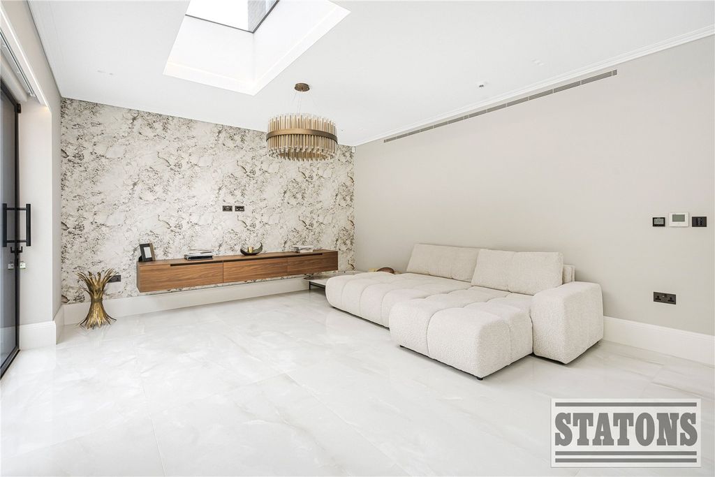 Additional image 5 of 5 bed detached house for saleBarham Avenue, Elstree, Borehamwood, Hertfordshire WD6