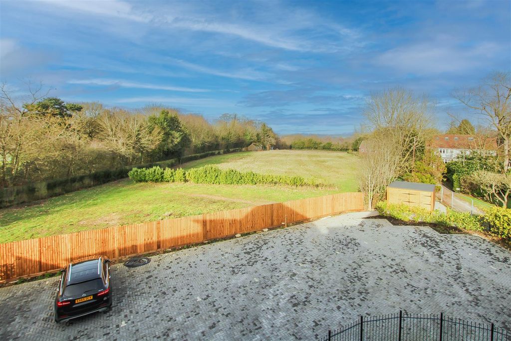 Additional image 10 of 2 bed flat for saleShenfield Road, Shenfield, Brentwood CM15