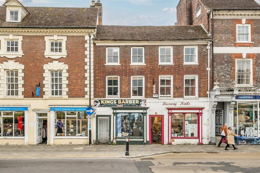 Additional image 4 of 2 bed flat for saleMarket Place, Blandford Forum DT11