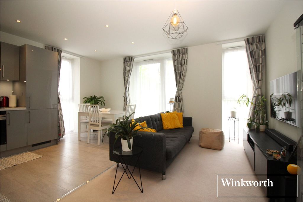 Additional image 5 of 2 bed flat for saleStation Road, Borehamwood, Hertfordshire WD6