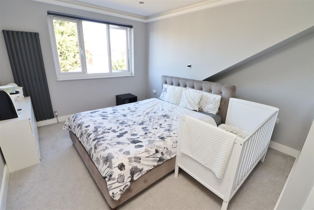 Additional image 28 of 5 bed semi-detached house for saleStanborough Avenue, Borehamwood WD6