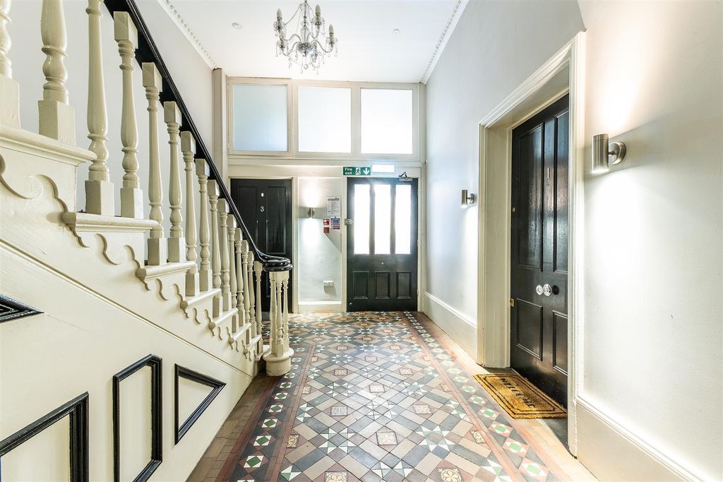 Additional image 8 of 1 bed flat for salePelham Crescent, The Park, Nottingham NG7