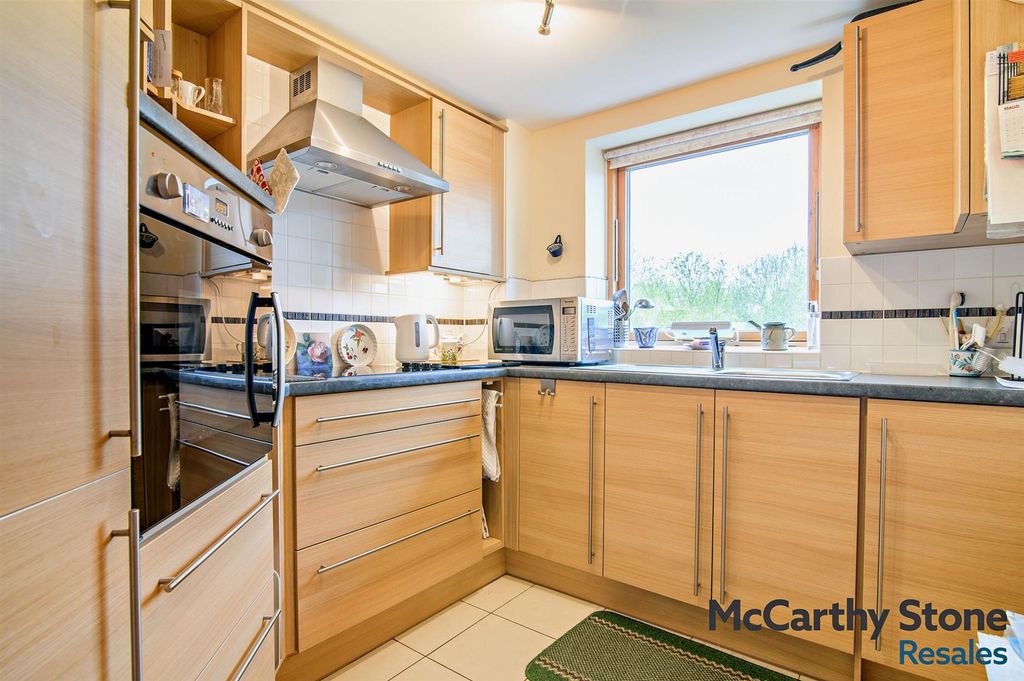 Additional image 8 of 2 bed flat for saleEllisfields Court, Mount Street, Taunton TA1