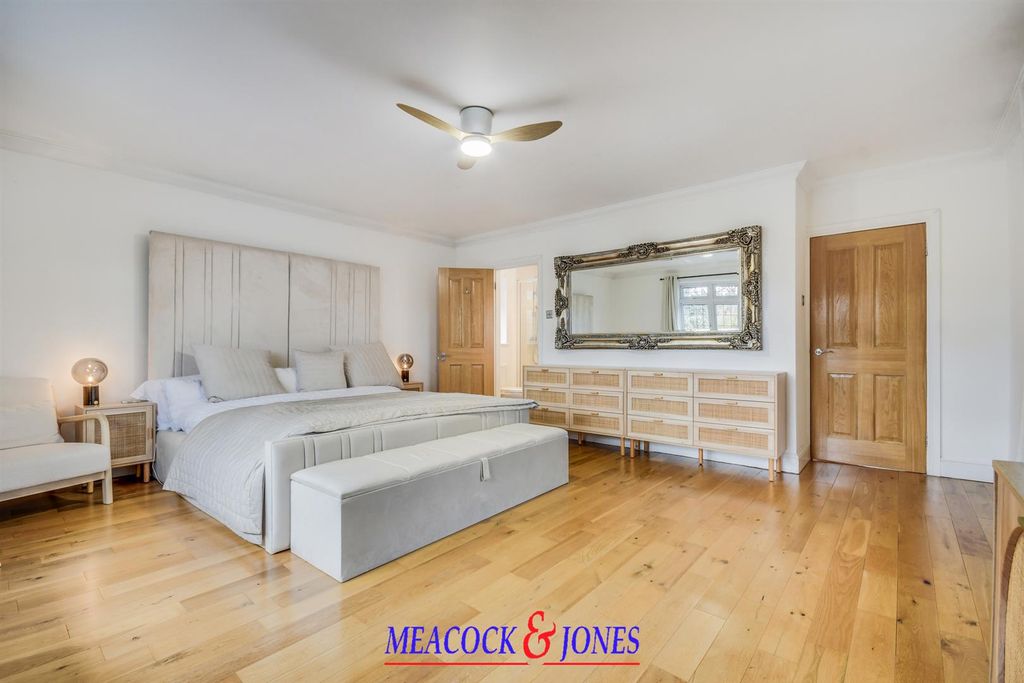 Additional image 15 of 5 bed detached house for saleMount Avenue, Hutton Mount, Brentwood CM13