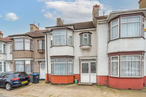 Walrond Avenue, Wembley HA9