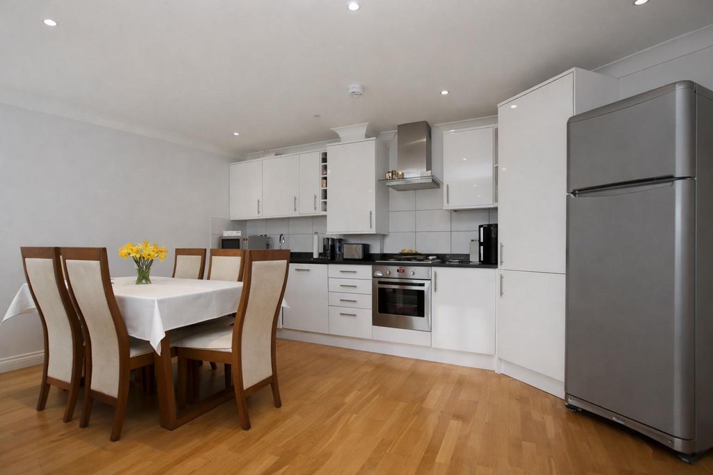 Additional image 5 of 2 bed flat for saleWilliow Tree Court, Balmoral Drive, Borehamwood WD6