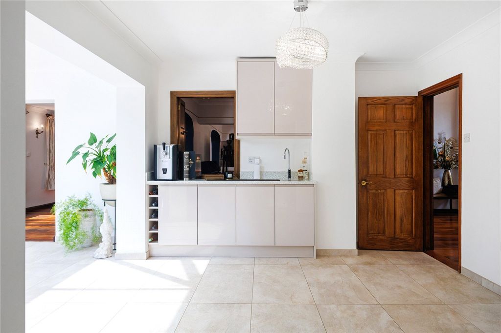 Additional image 4 of 6 bed detached house for saleBrackley, Northamptonshire NN13