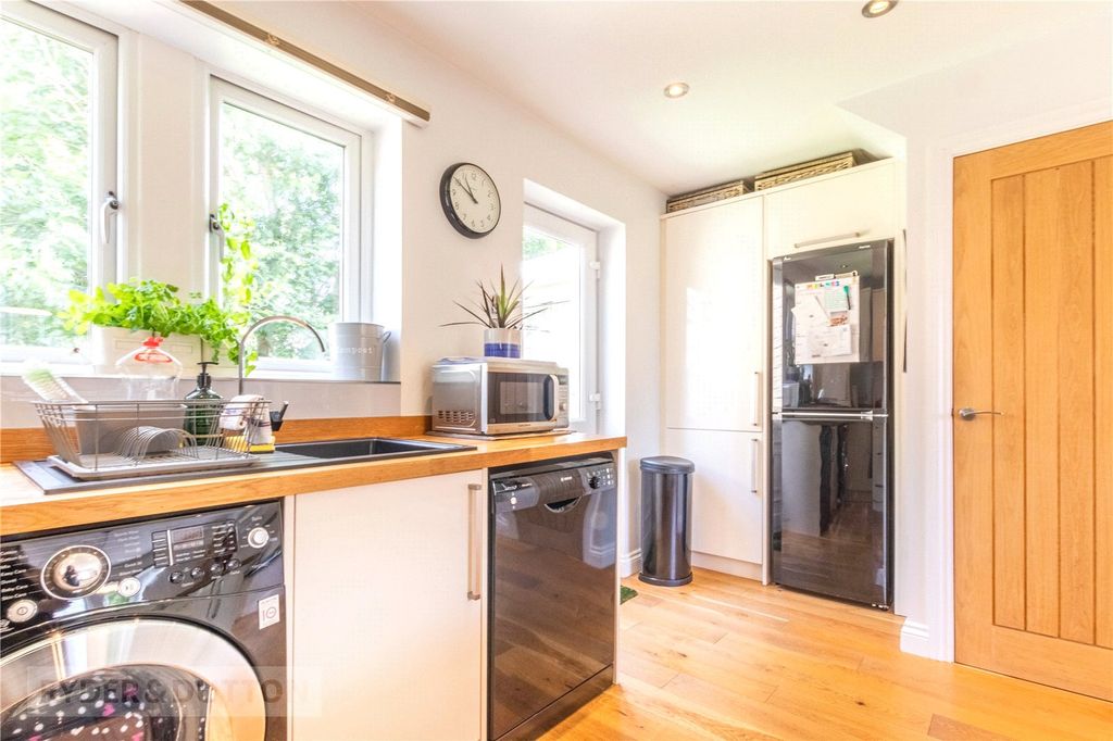 Additional image 4 of 3 bed detached house for saleLower Edge Road, Rastrick, Brighouse, West Yorkshire HD6