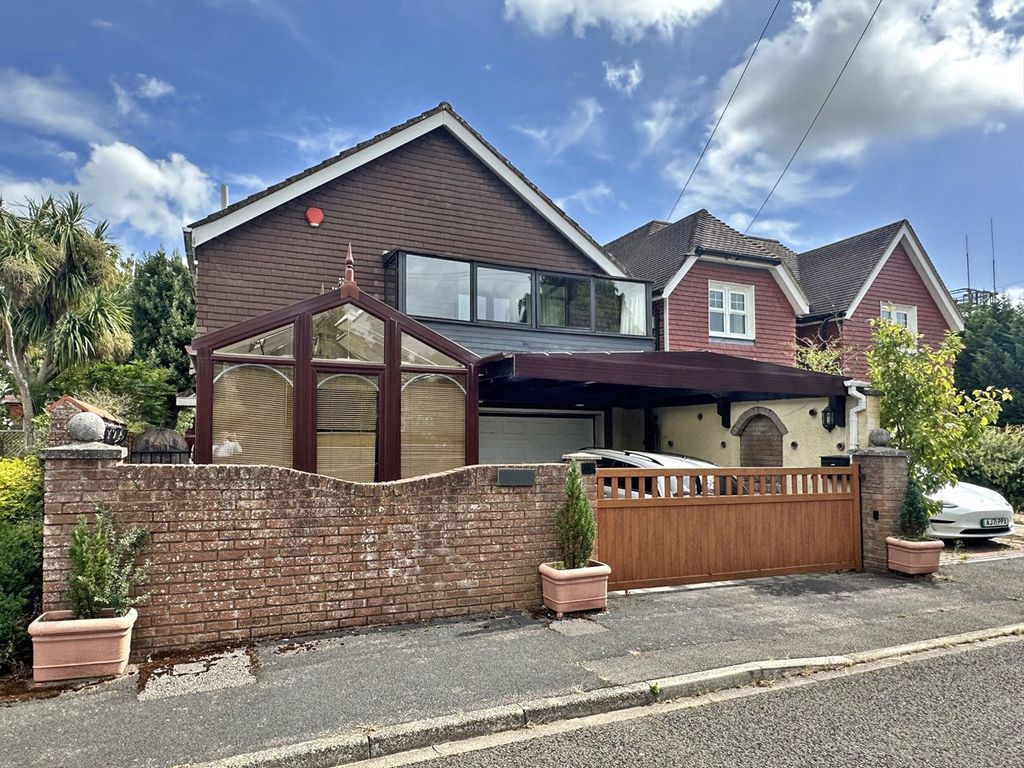 3 bed detached house for saleNoel Close, Brockenhurst, Hampshire SO42
