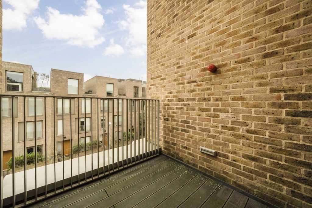 Additional image 9 of 5 bed terraced house for saleBoaters Avenue, Brentford TW8