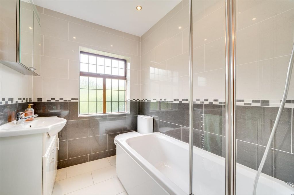 Additional image 19 of 6 bed detached house for saleAcacia Park Drive, Apperley Bridge, West Yorkshire BD10